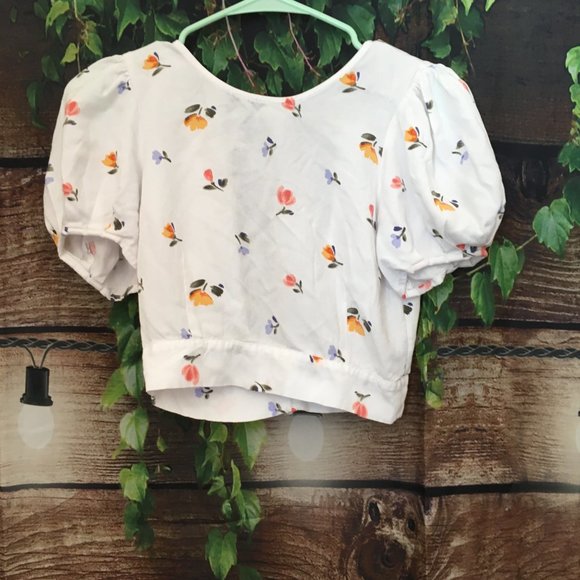 💐White Floral Crop Top, Puff Sleeve, Cottagecore - Picture 2 of 9